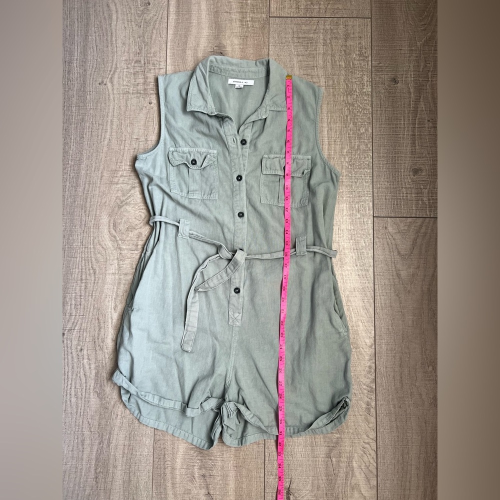 O’NEILL Lucas Woven Romper Size Medium - Picture 6 of 10
